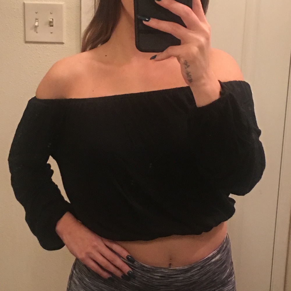 Black off the shoulder long sleeve crop top